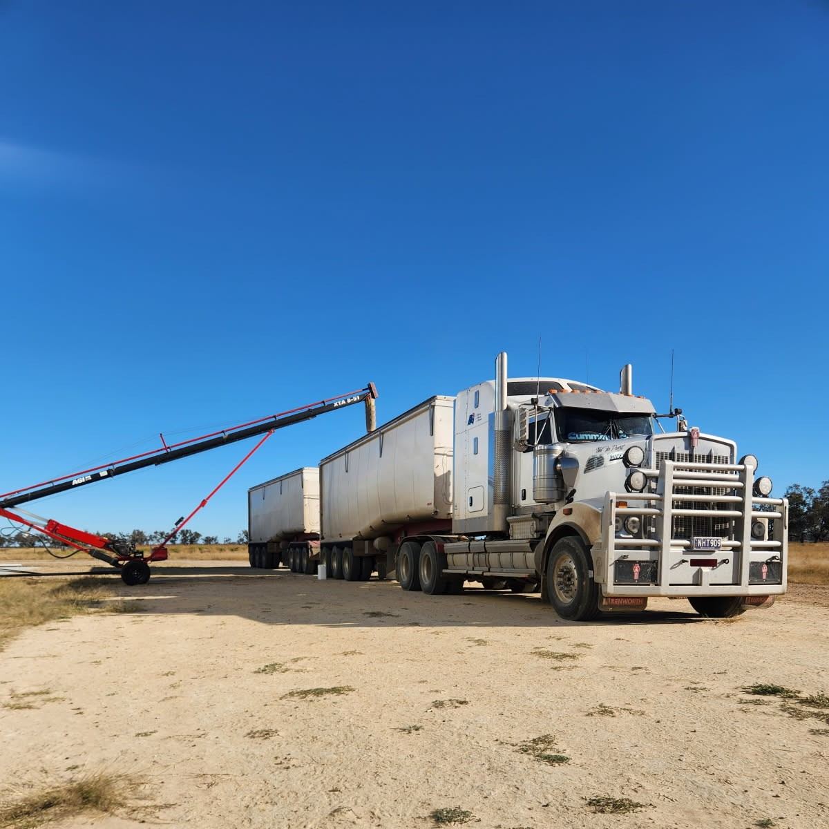 Nevens truck loading from an auger